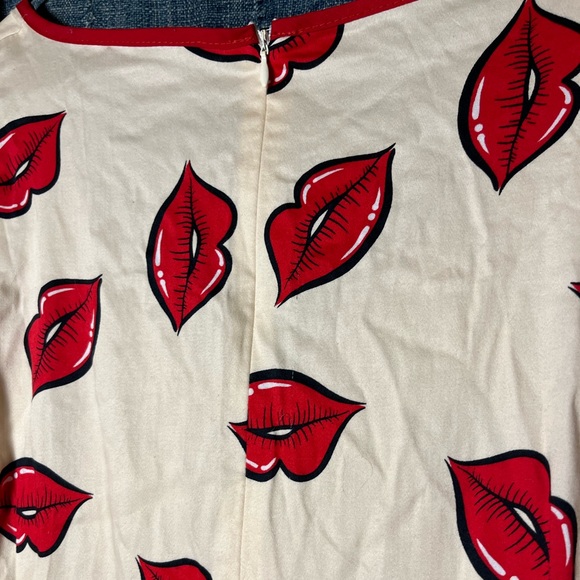 Cute & Kitschy Lip Print Dress 1X - Picture 6 of 7